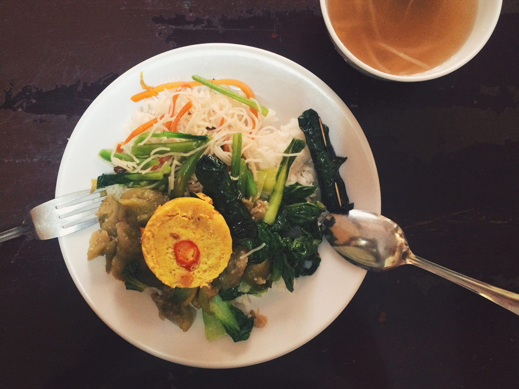 A Guide to Vietnamese Food for Travelers: Com dia